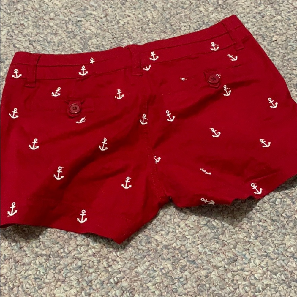 Red patterned shorts - Picture 2 of 3